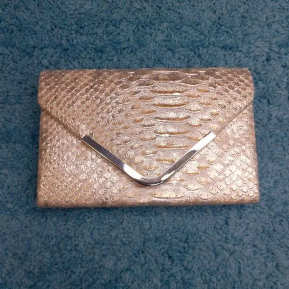 Charming Charlie RSVP Mixed Gold-Silver Hand Purse - Picture 2 of 11